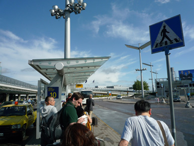 ヘルシンキ・ヴァンター空港のバスターミナル
