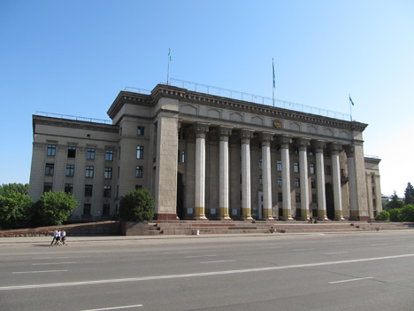 アルマティ: 大学(Kazakh-British Technical University)