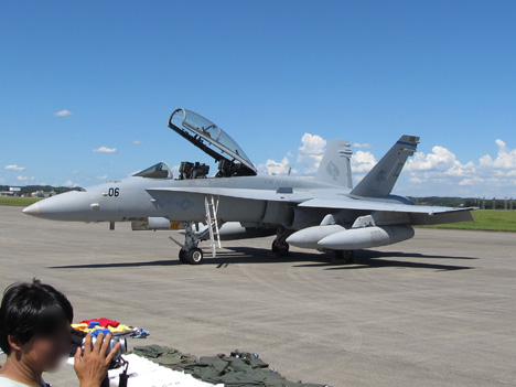 横田基地友好祭: F-18戦闘機