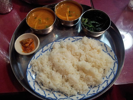 ススマ: ネパール料理セット