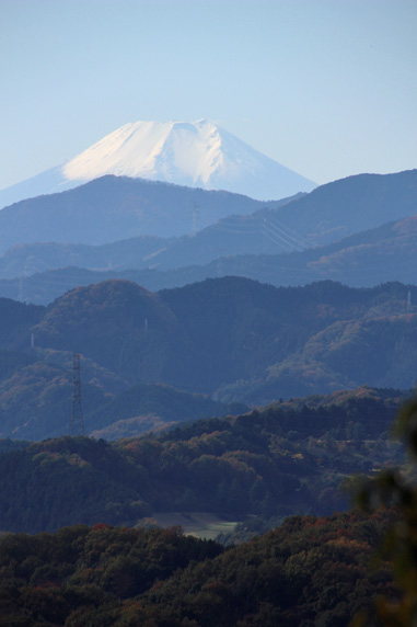 奥武蔵一泊旅行: 多峰主山から望む富士山