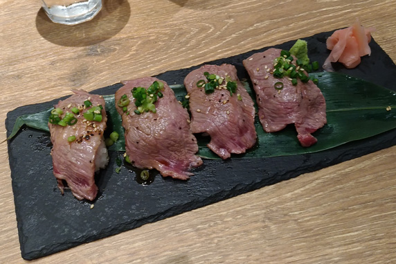 肉バル モダ・バッカ: 肉寿司