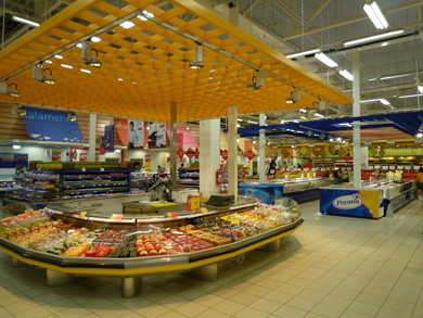 タリン郊外のスーパーマーケット