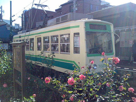 三ノ輪橋駅に停車する電車