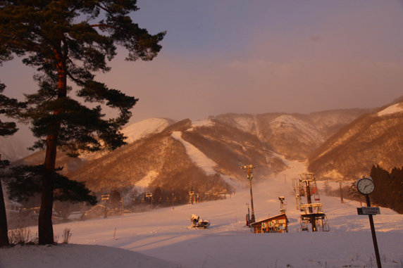 白馬五竜スキー場: とおみゲレンデの朝