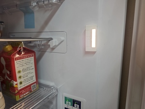 冷蔵庫に赤外線センサースイッチLEDライト(CL-CGM-D)を取り付け